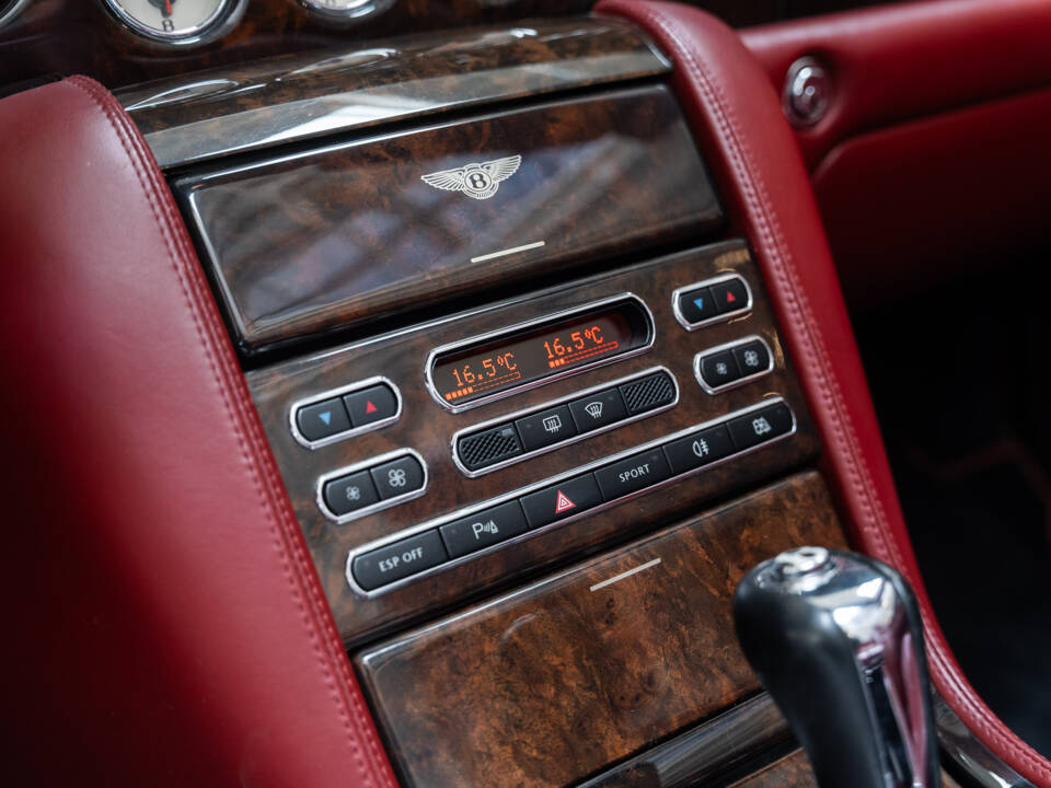 Immagine 22/45 di Bentley Azure (2007)