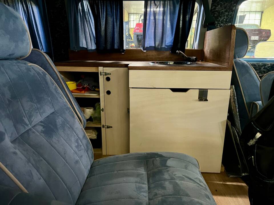 Image 12/20 of Chevrolet Van (1988)