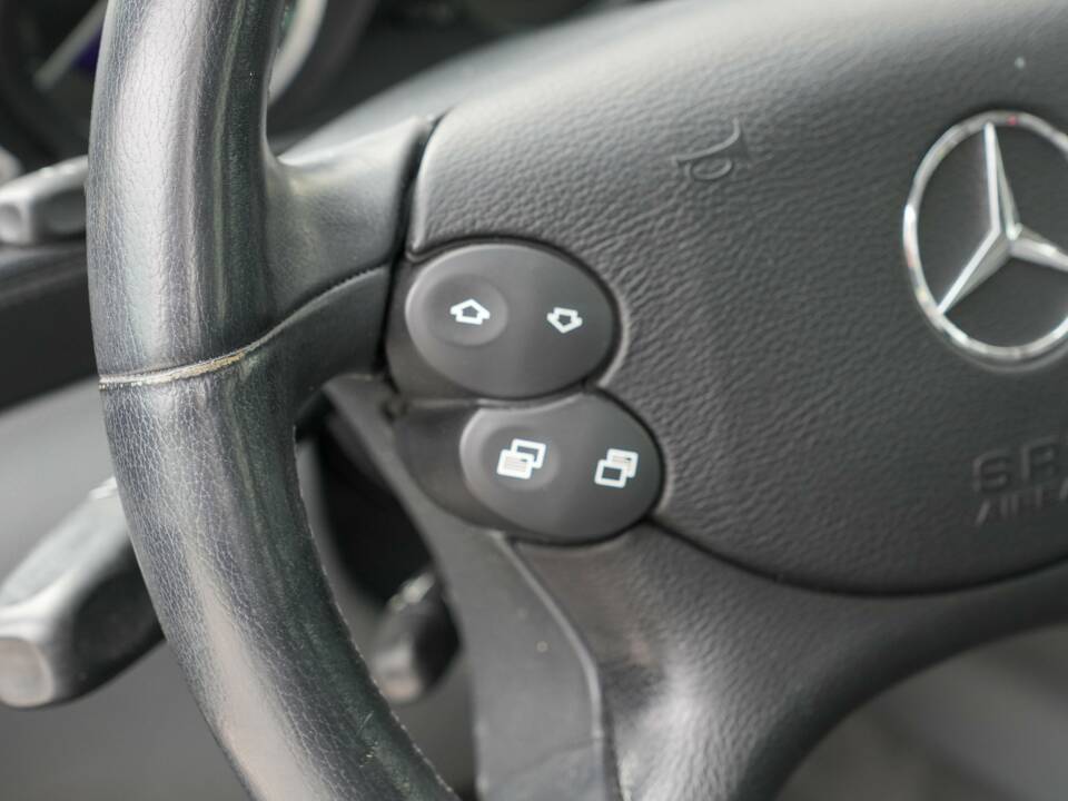 Image 15/45 de Mercedes-Benz SL 350 (2003)