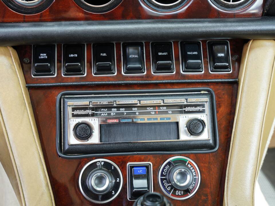 Image 46/50 of Jensen Interceptor MK III (1976)