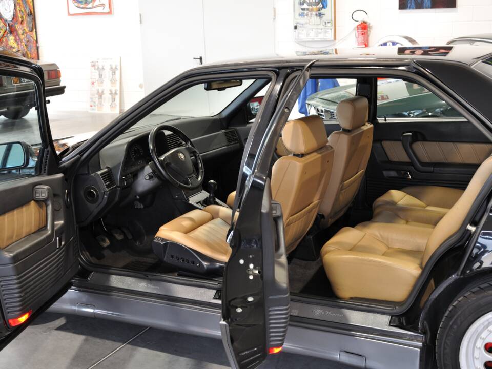 Image 25/33 of Alfa Romeo 164 3.0 24V Q4 (1996)