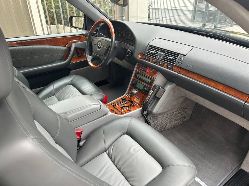 Image 14/27 of Mercedes-Benz CL 600 (1998)