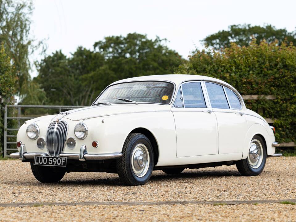 Image 1/50 of Jaguar Mk II 2.4 (1967)