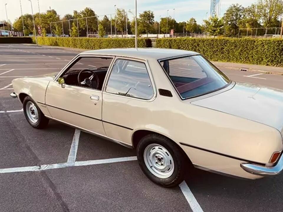 Image 2/5 of Opel Rekord 1700 (1974)