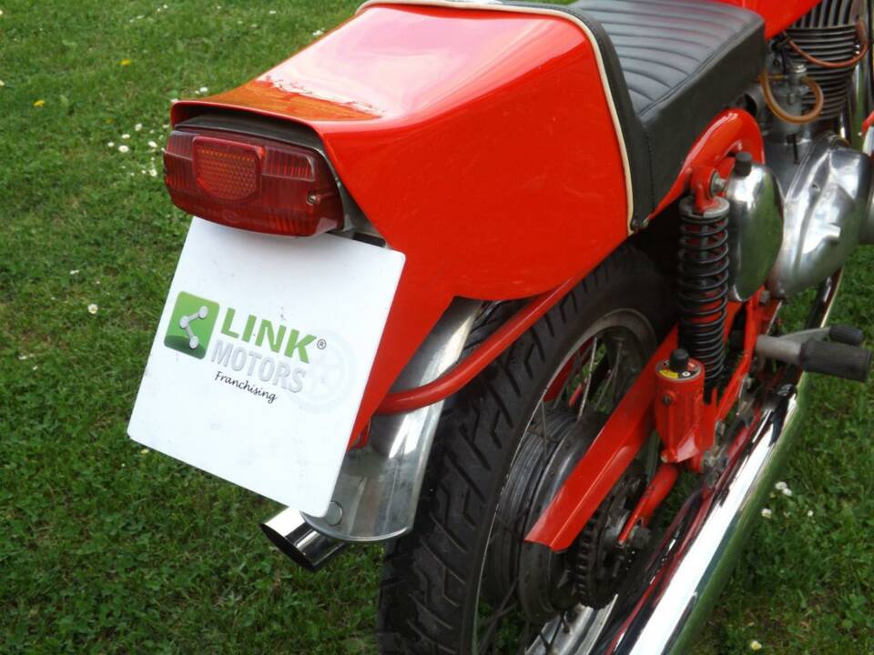 Image 21/50 de MV Agusta 350 S (1972)