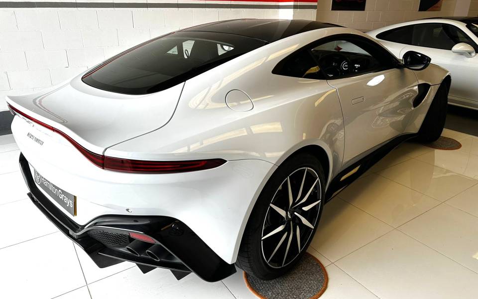 Image 3/50 of Aston Martin Vantage V8 (2019)