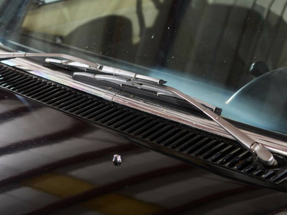 Image 40/64 of Mercedes-Benz 230/6 LWB (1976)