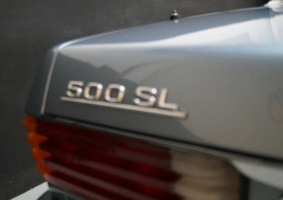 Image 12/41 of Mercedes-Benz 500 SL (1986)