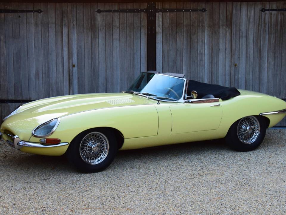 Image 2/41 de Jaguar E-Type 3.8 (1964)