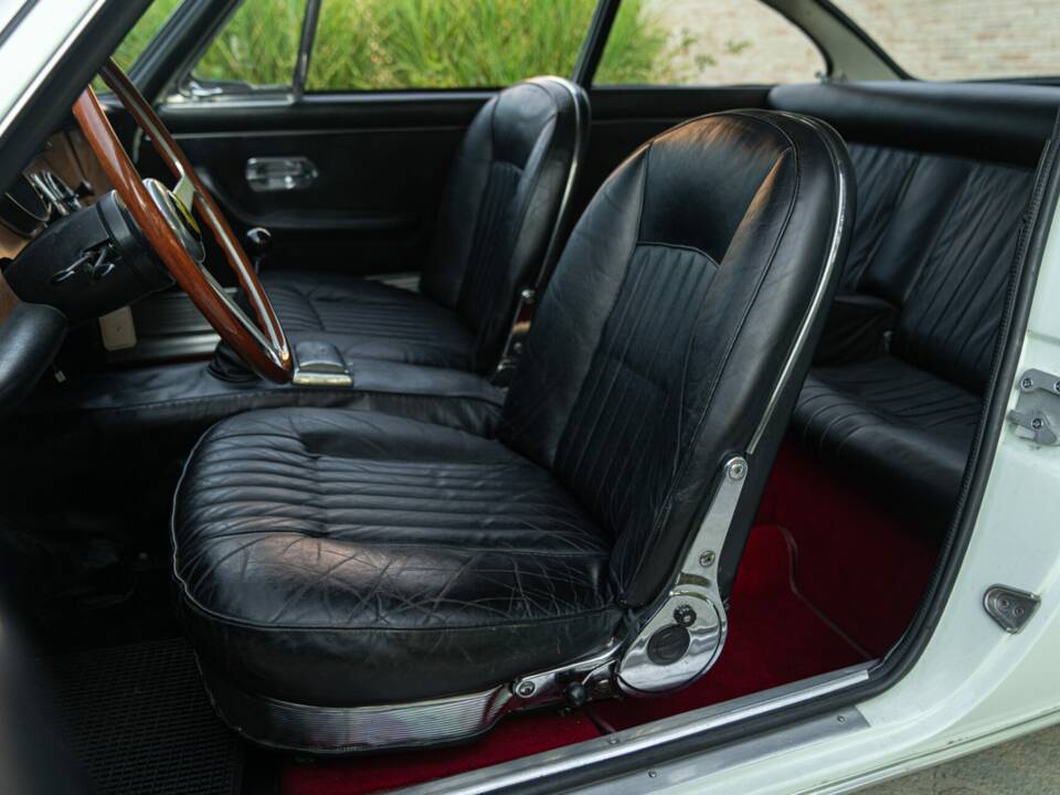 Bild 30/50 von Ferrari 330 GT 2+2 (1964)