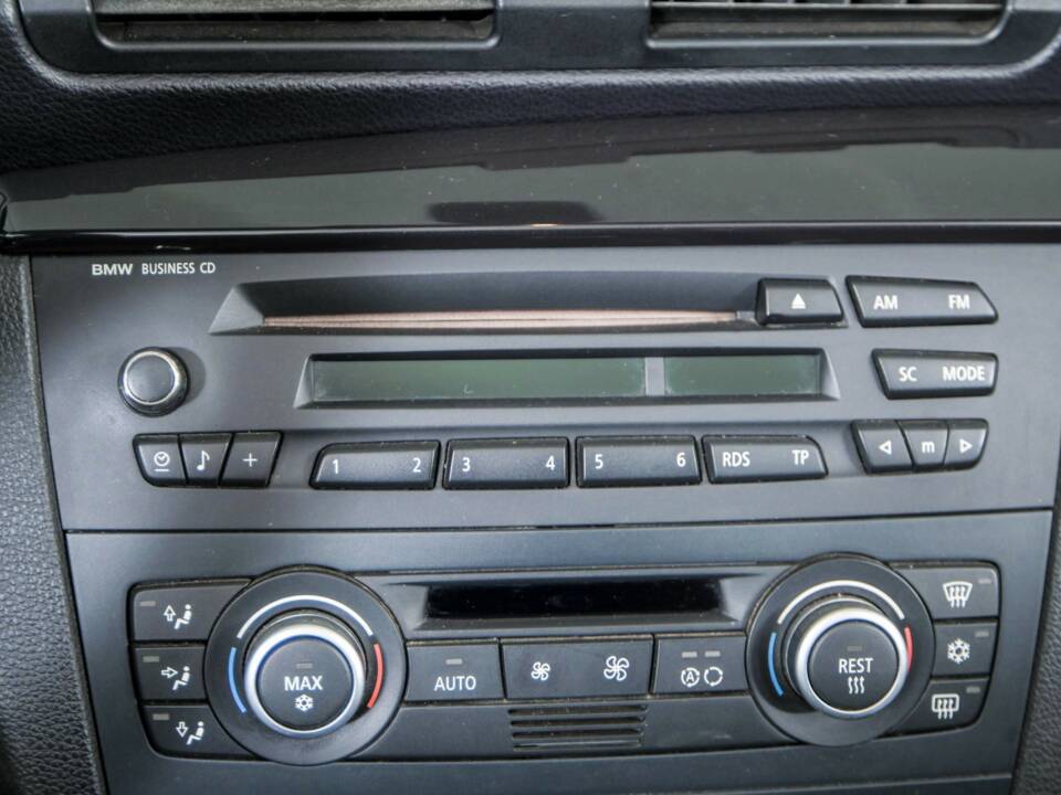 Image 24/50 de BMW 120i (2008)