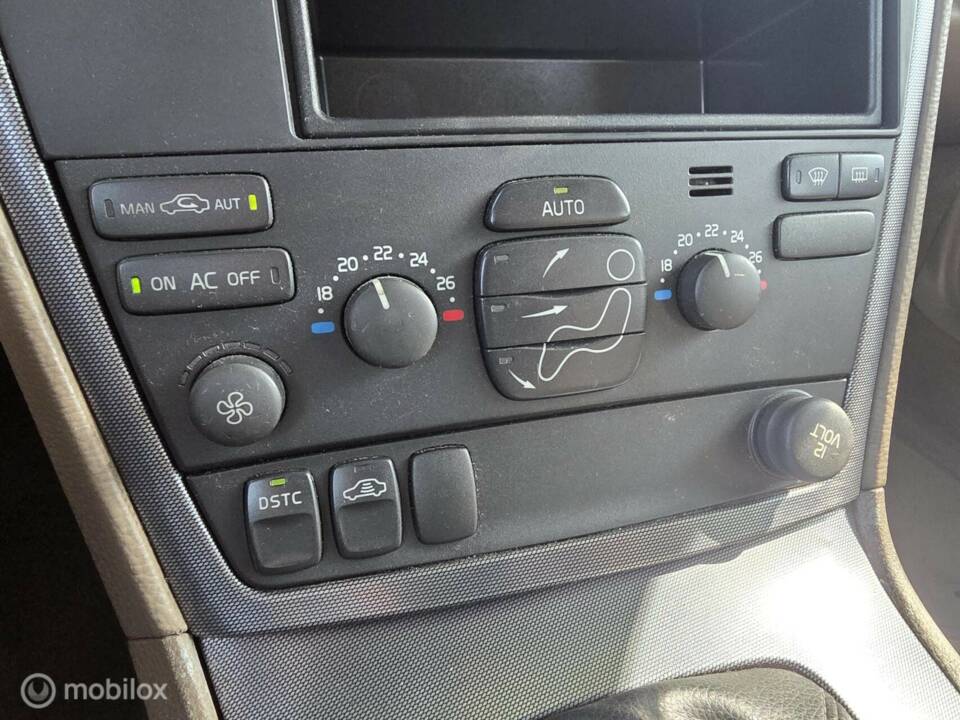 Image 21/39 of Volvo V 70 2.4 (2006)