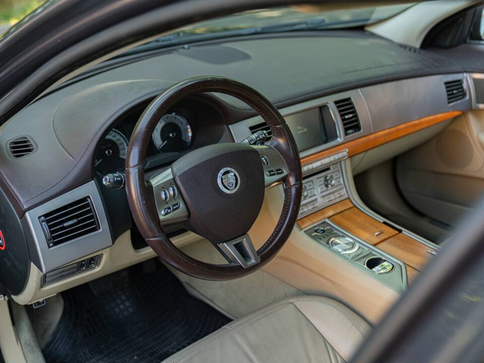 Immagine 29/50 di Jaguar XF 3.0 D-S (2008)
