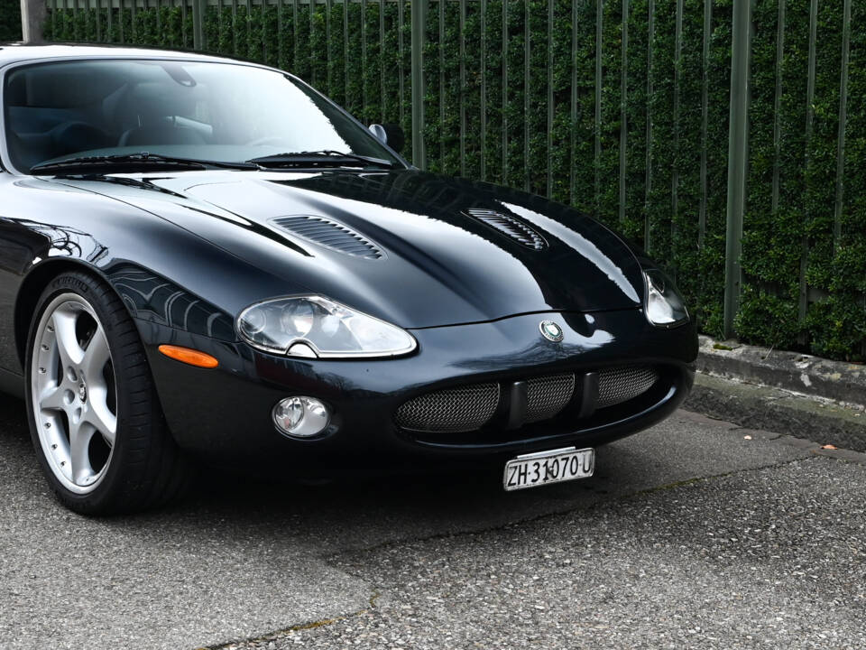 Image 32/51 of Jaguar XKR (2003)