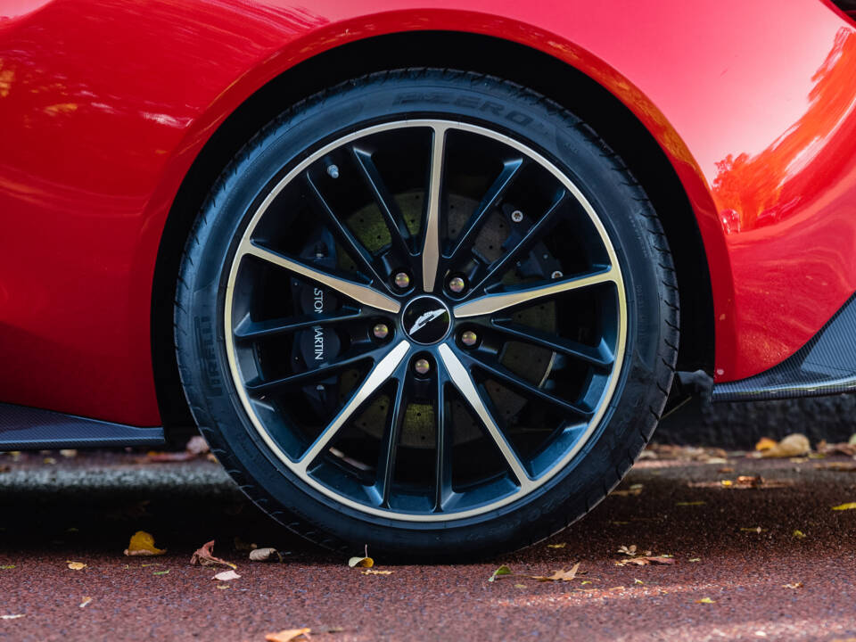 Image 66/70 of Aston Martin Vanquish Zagato Volante (2017)