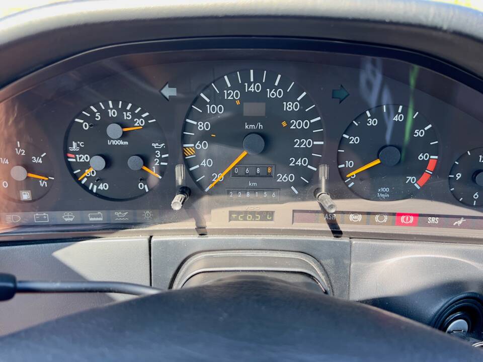 Immagine 15/32 di Mercedes-Benz 400 SE (1993)