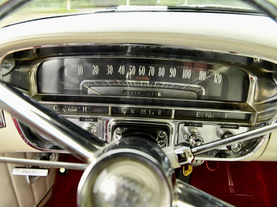 Bild 41/50 von Cadillac 62 Coupe DeVille (1956)
