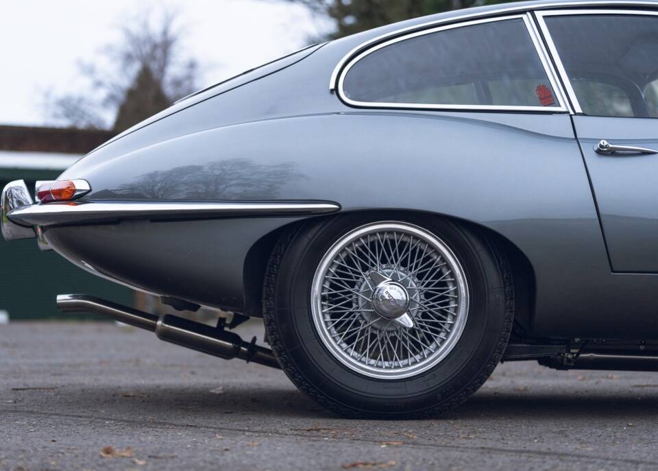 Image 25/59 de Jaguar Type E 4.2 (1966)