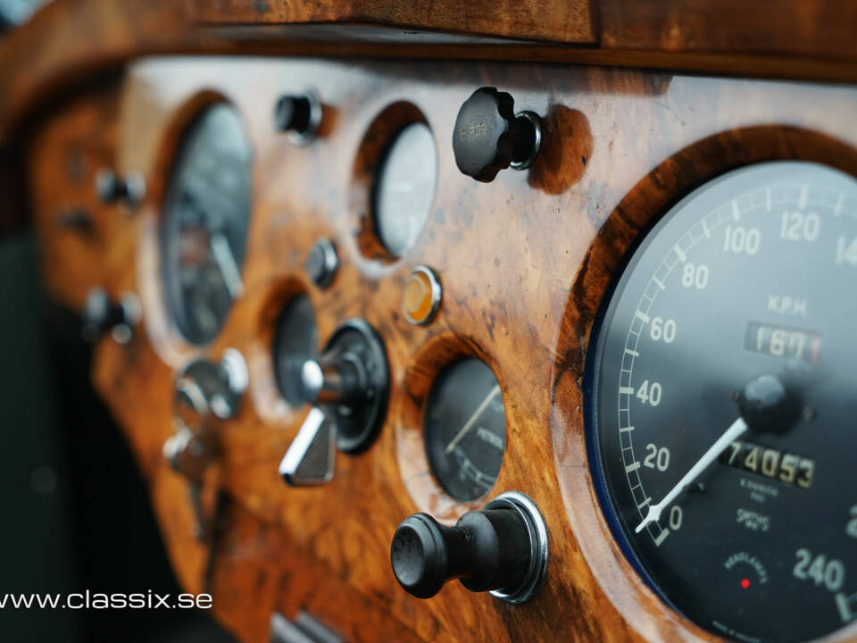 Immagine 20/23 di Jaguar XK 120 DHC (1954)