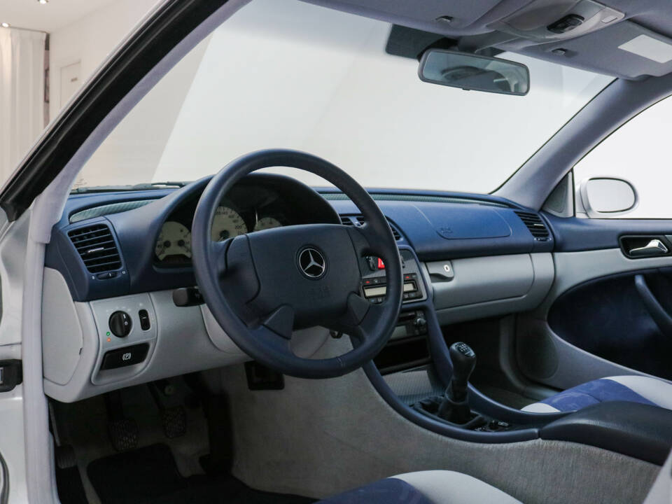 Immagine 5/13 di Mercedes-Benz CLK 230 Kompressor (1998)