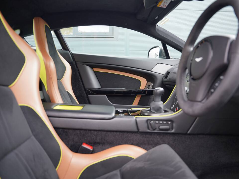 Bild 21/50 von Aston Martin V8 Vantage AMR (2018)