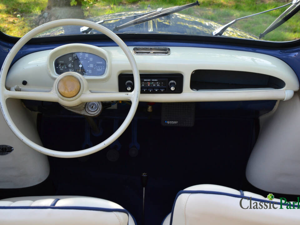 Image 13/50 of Renault 4 CV Décapotable (1954)