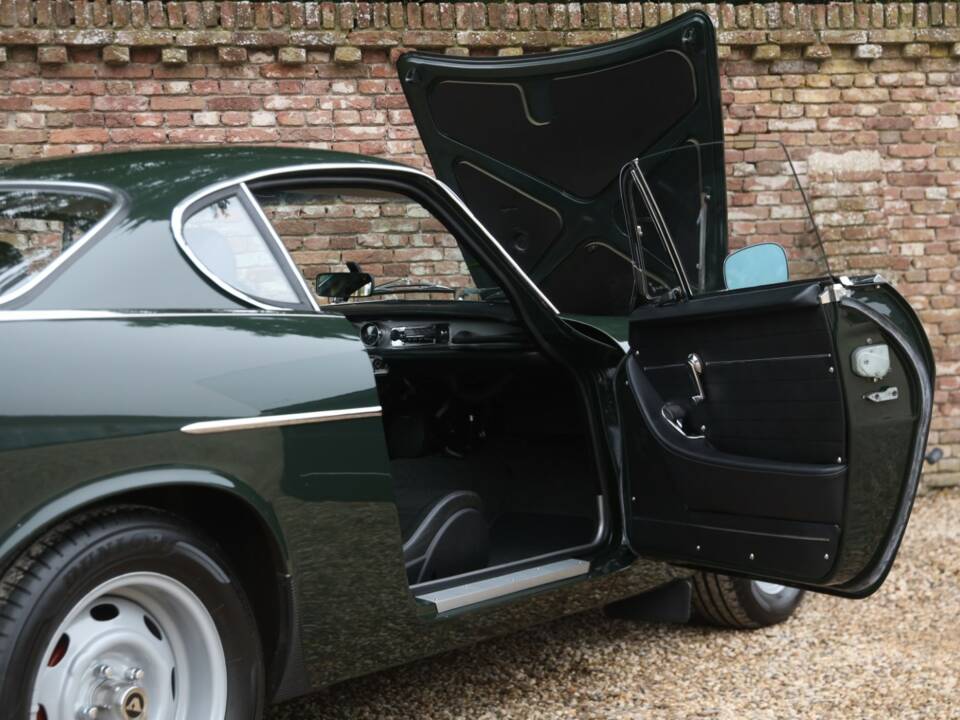 Image 40/50 of Volvo 1800 S (1968)