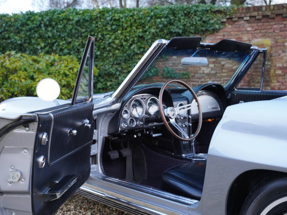 Image 11/50 of Chevrolet Corvette Sting Ray Convertible (1964)