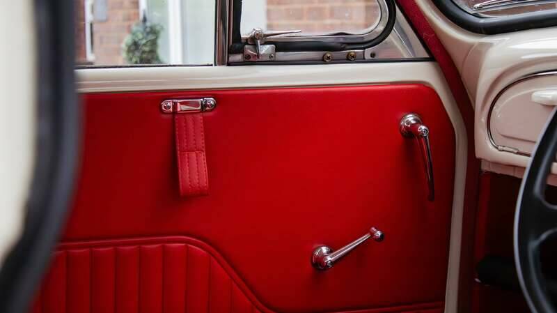 Image 16/20 of Morris Minor 1000 Traveller (1964)