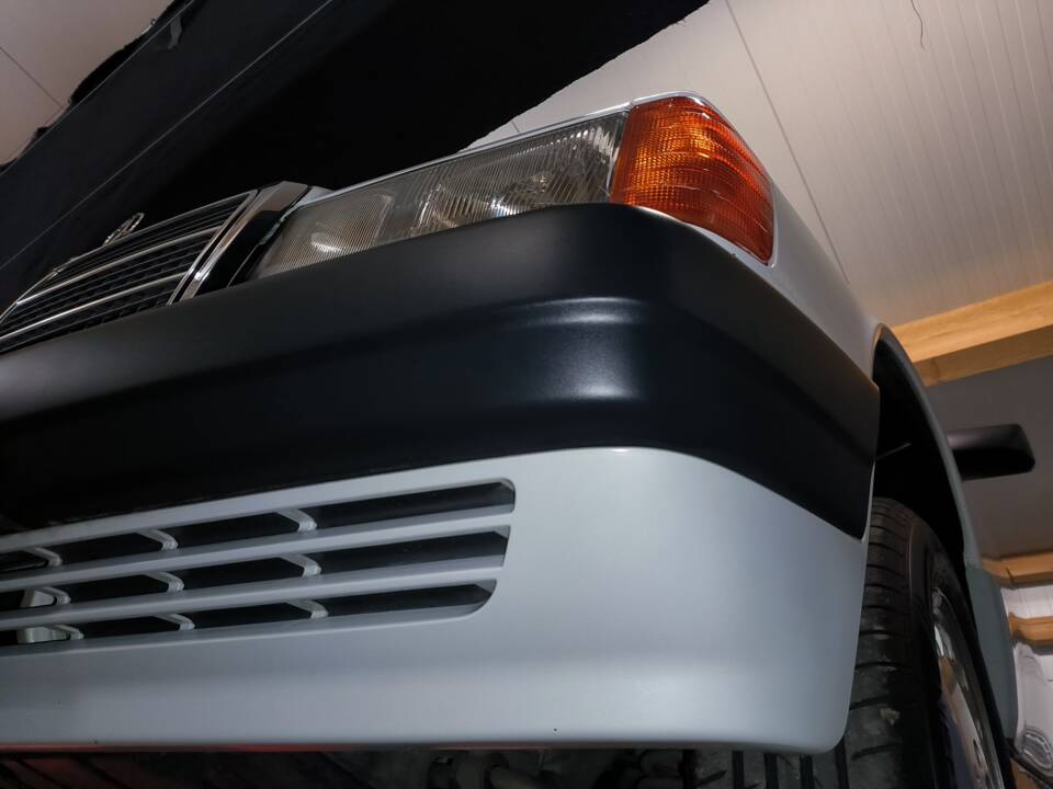 Image 64/78 de Mercedes-Benz 190 E 1.8 (1992)