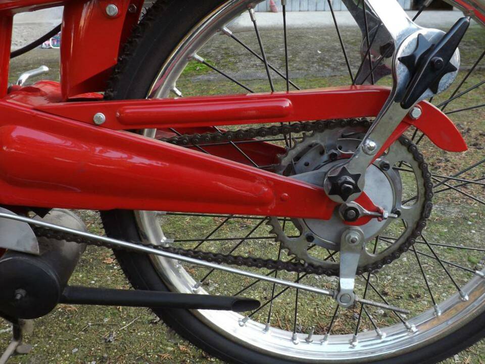 Immagine 18/41 di Moto Guzzi Motoleggera 65 (1952)