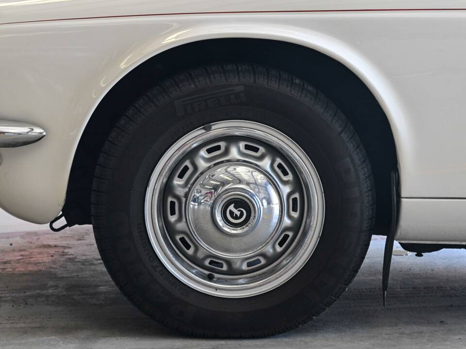 Bild 25/36 von Daimler Sovereign 4.2 (1976)
