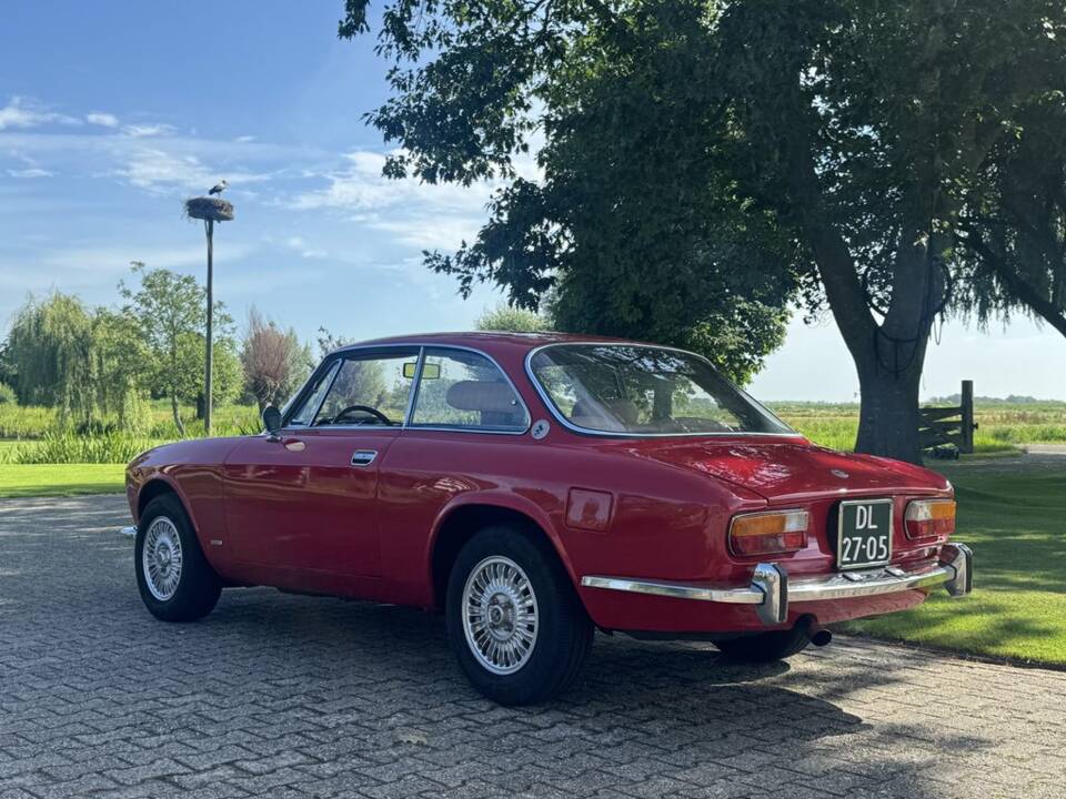 Afbeelding 6/8 van Alfa Romeo 2000 GTV (1971)