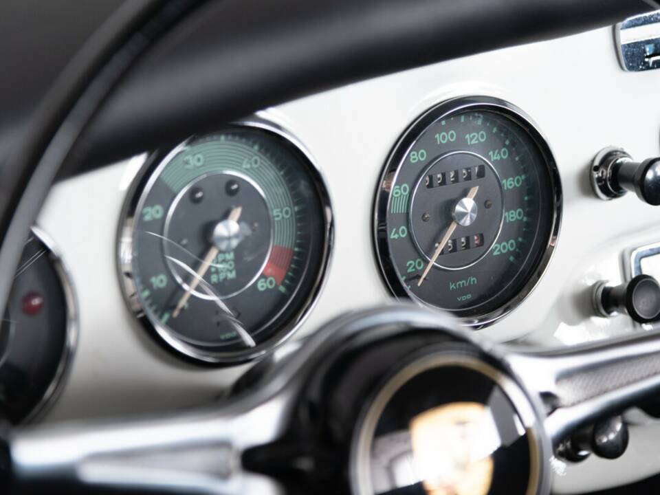 Image 30/37 of Porsche 356 C 1600 SC (1964)