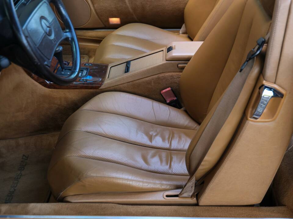 Image 43/50 of Mercedes-Benz 500 SL (1990)