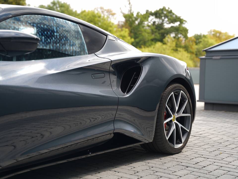 Bild 50/50 von Lotus Emira (2023)