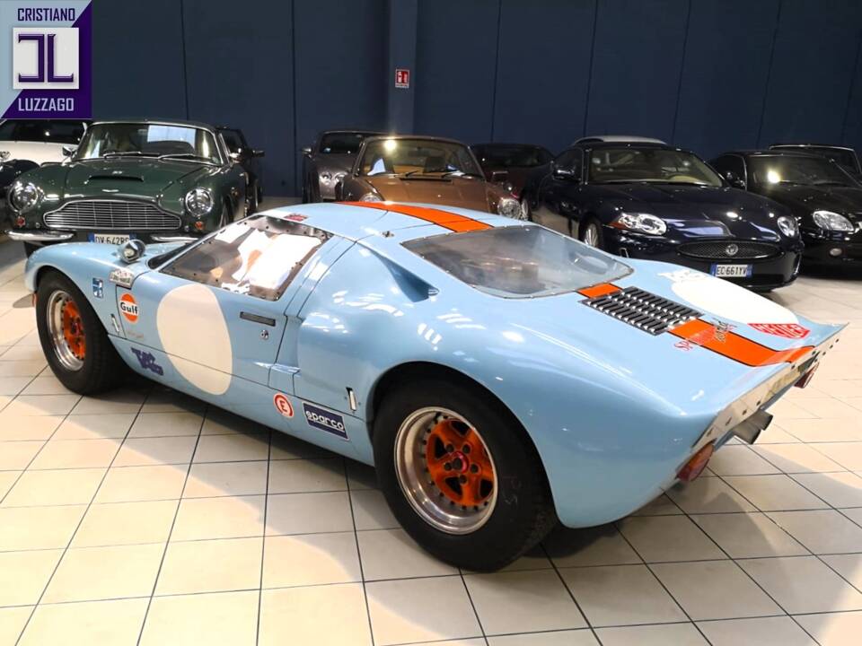 Image 7/50 of Ford GT40 (1966)
