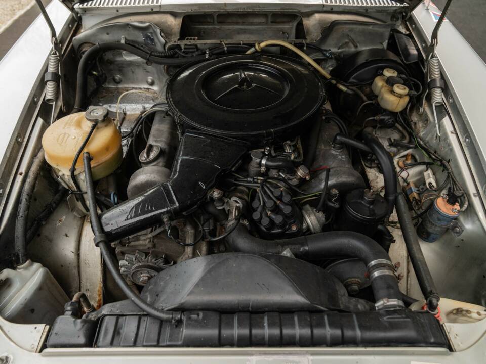 Image 39/40 of Mercedes-Benz 350 SLC (1973)