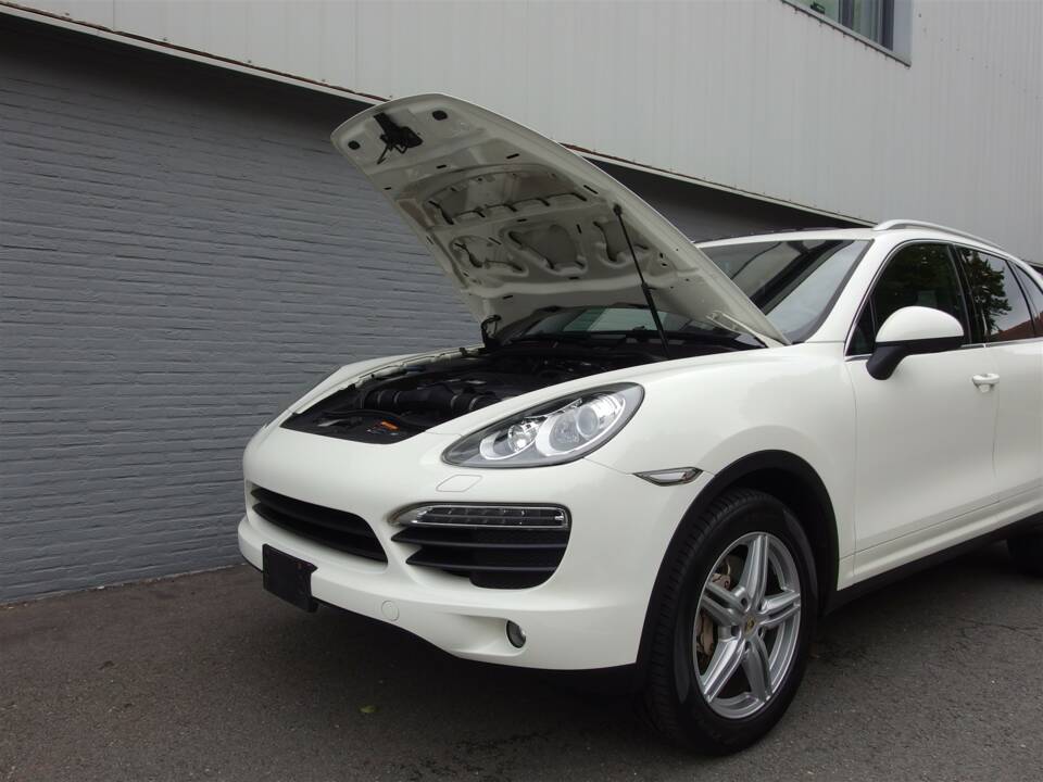 Bild 91/99 von Porsche Cayenne S (2010)