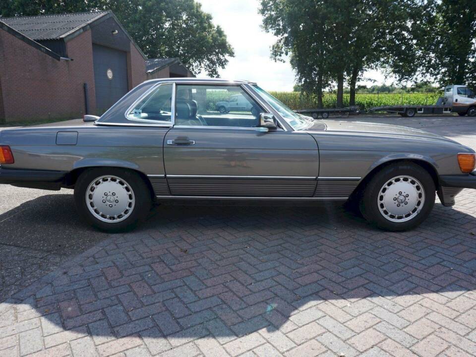 Image 6/36 de Mercedes-Benz 560 SL (1986)