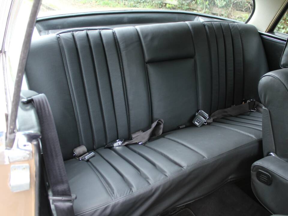 Image 14/16 of Mercedes-Benz 280 SE 3,5 (1971)