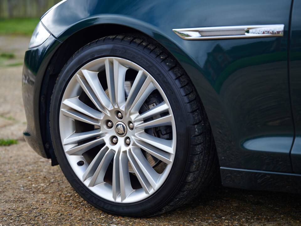Image 13/50 of Jaguar XJ 5.0 (2010)