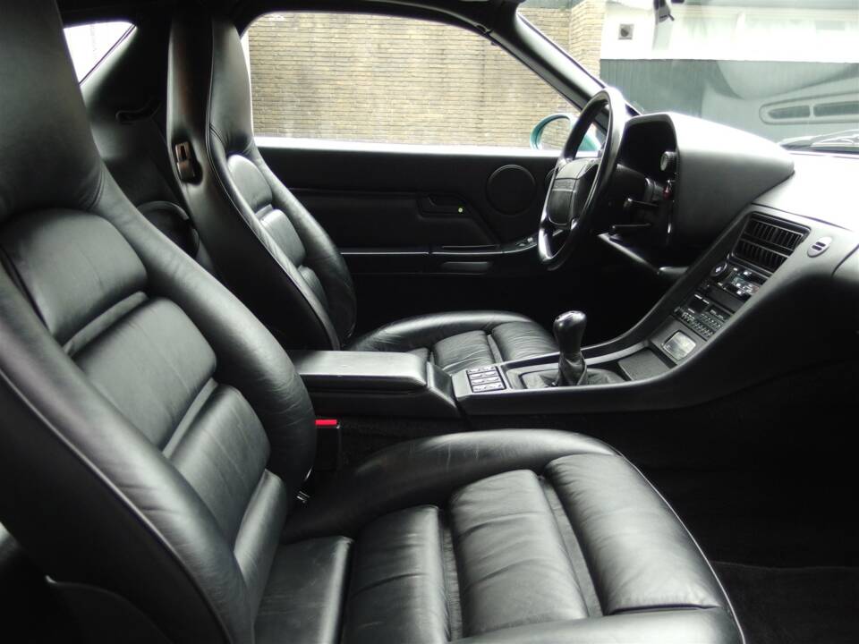 Bild 44/99 von Porsche 928 GTS (1992)