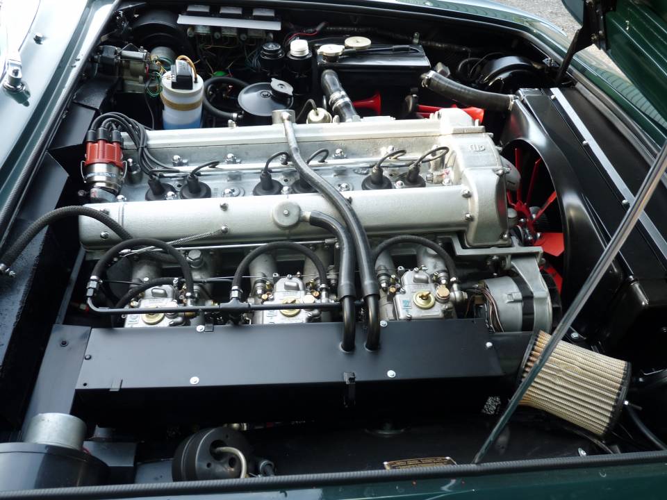 Image 13/16 de Aston Martin DBS Vantage (1970)
