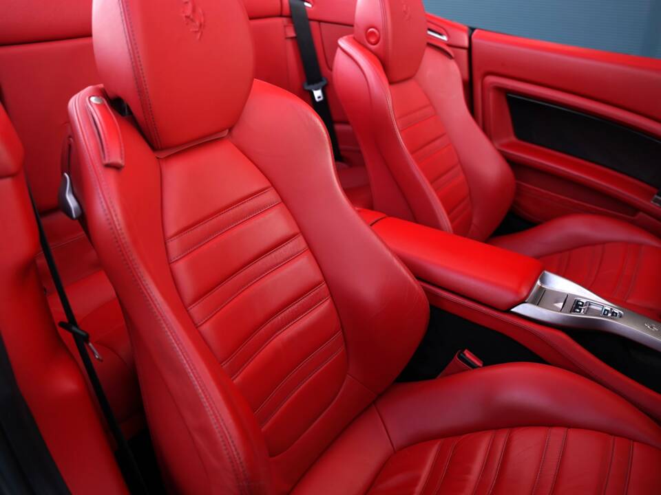 Image 17/50 of Ferrari California (2009)