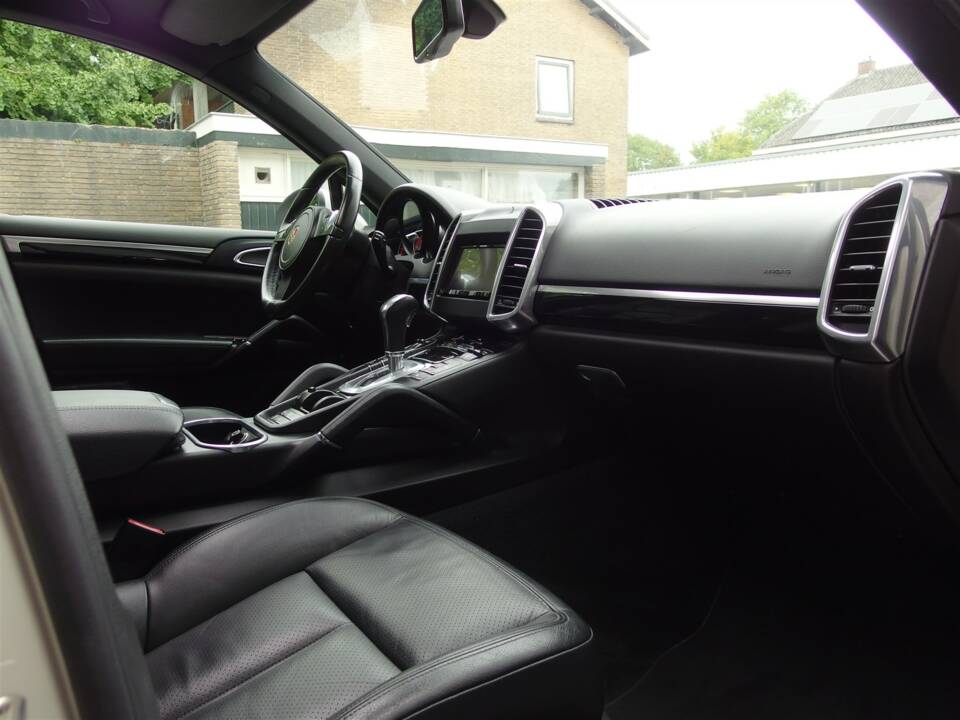 Bild 55/99 von Porsche Cayenne S (2010)