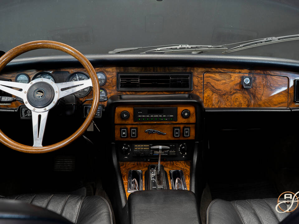 Image 11/22 of Jaguar XJ 12 (1986)