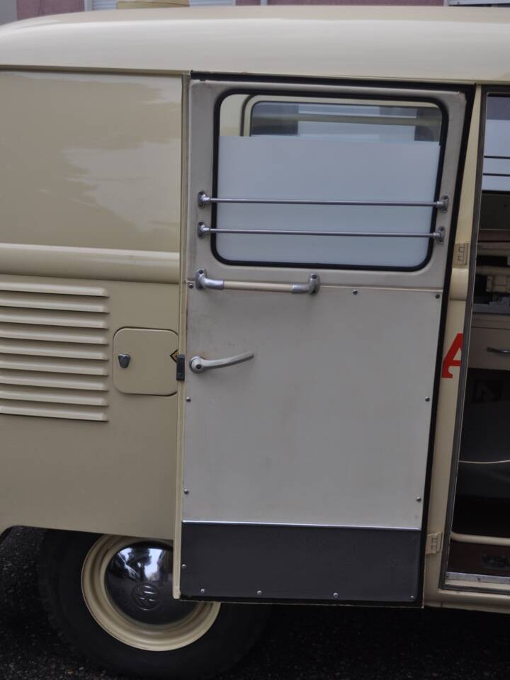 Image 9/31 of Volkswagen T1 minibus (1962)