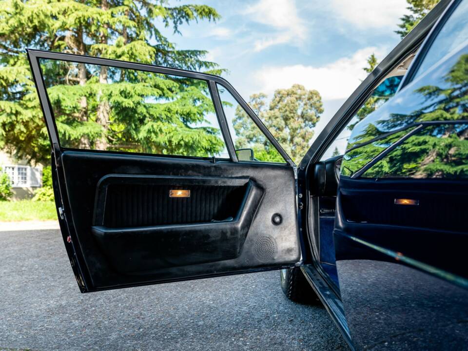 Image 33/50 of Ferrari Dino 308 GT4 (1977)