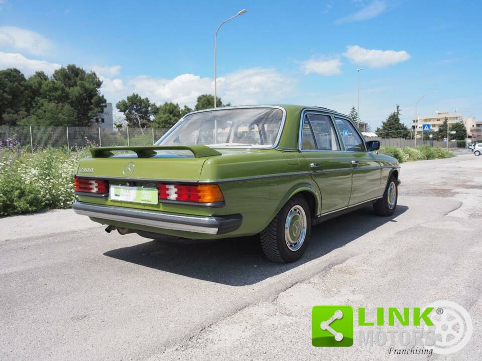 Bild 2/10 von Mercedes-Benz 240 D (1982)